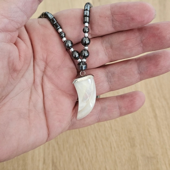 Hematite necklace Mother of pearl carved claw pendant - Picture 4 of 11